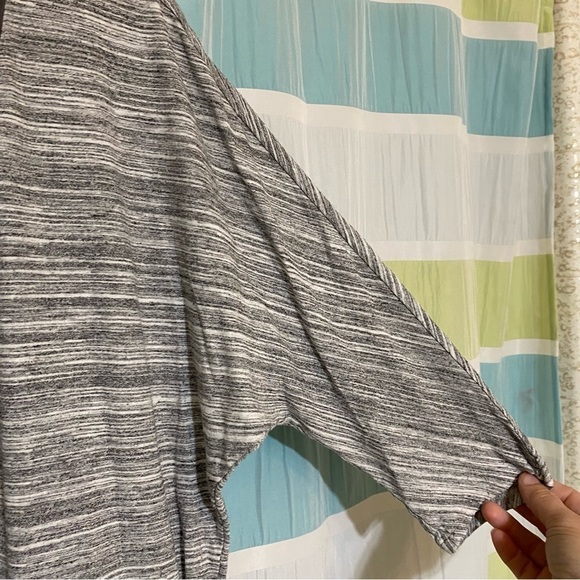 Three Dots Heathered V-Neck Top Silk Trim Sz Large - Picture 3 of 9